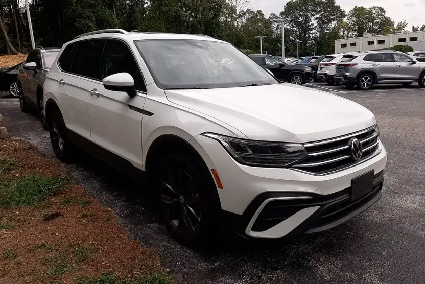 2022 Volkswagen Tiguan SE photo 1