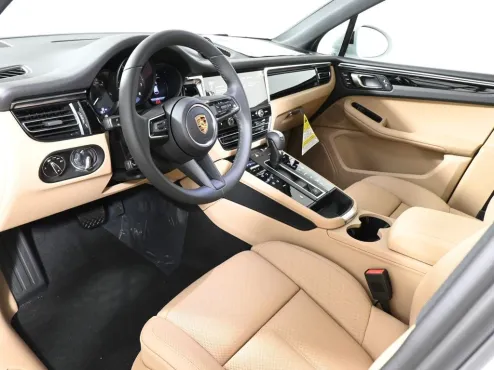 2024 Porsche Macan Base photo 4