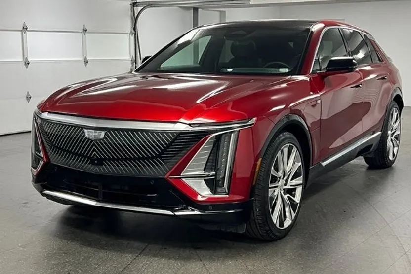 2024 Cadillac Lyriq photo 1