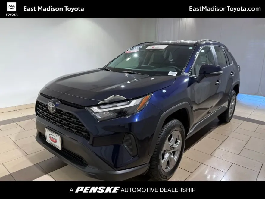 2024 Toyota RAV4 XLE photo 1