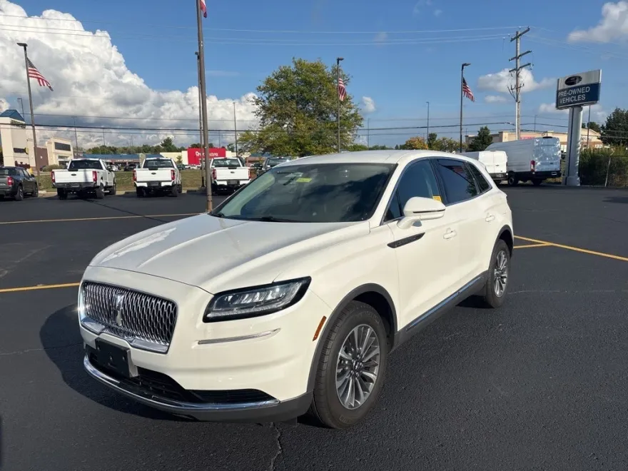 2022 Lincoln Nautilus Standard photo 1