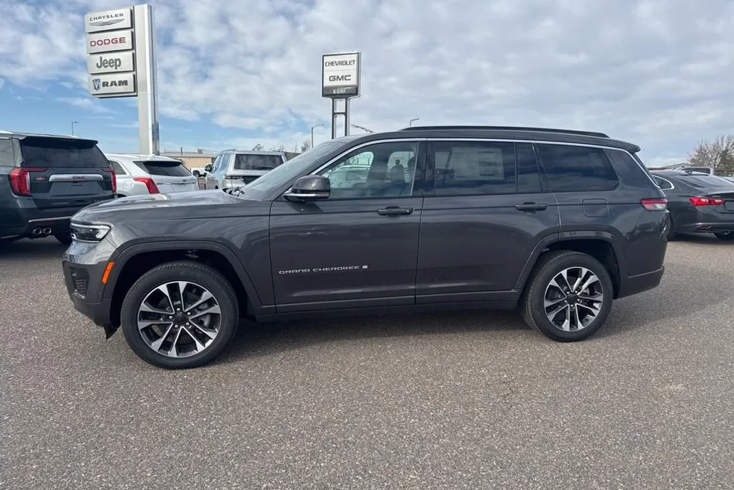 2025 Jeep Grand Cherokee Overland photo 1