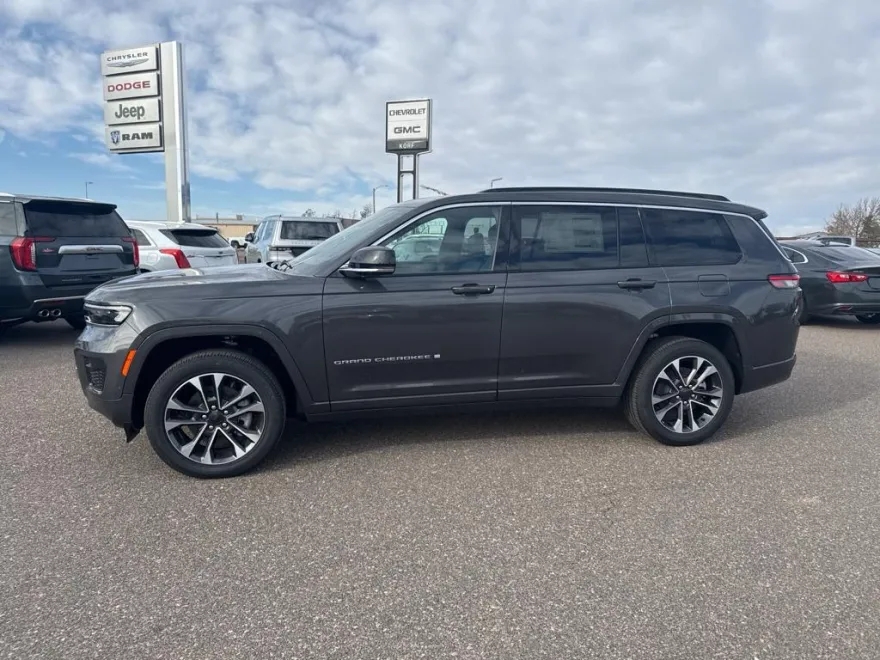 2025 Jeep Grand Cherokee Overland photo 1