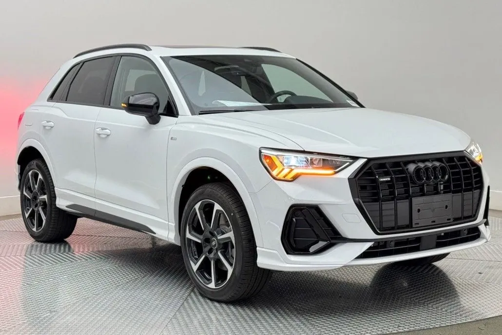 2025 Audi Q3 S line Premium Plus photo 1