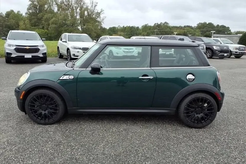 2007 Mini Cooper 2 Door Hardtop S photo 1