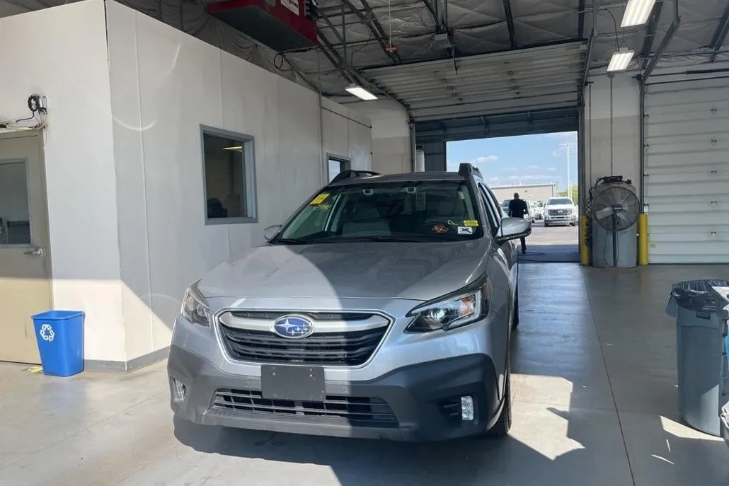 2022 Subaru Outback Premium photo 1