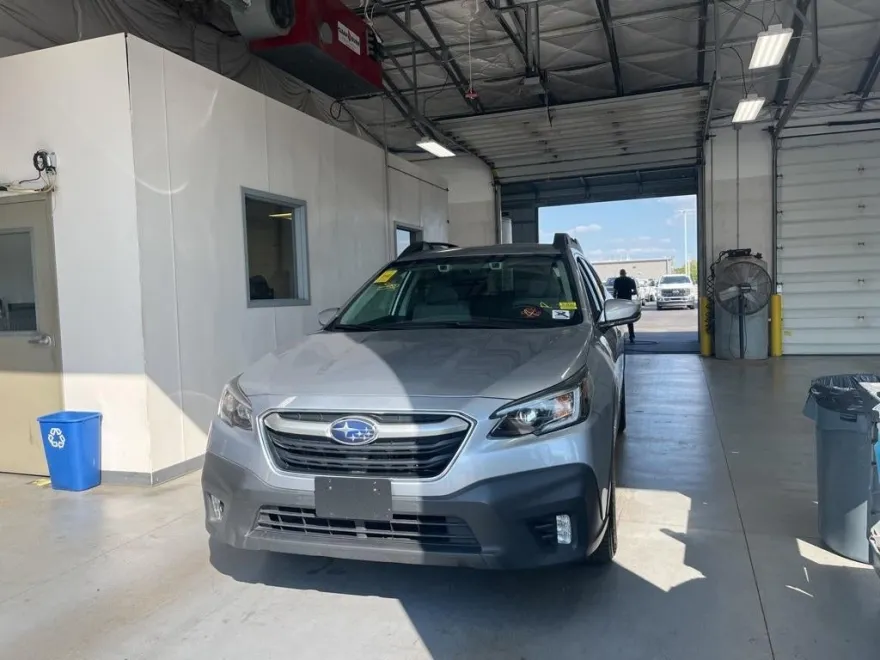 2022 Subaru Outback Premium photo 1