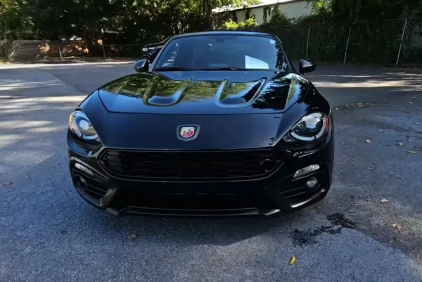 2018 Fiat 124 Spider Abarth photo 1