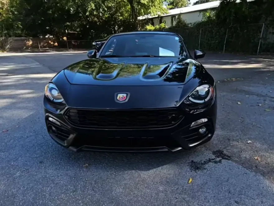 2018 Fiat 124 Spider Abarth photo 1