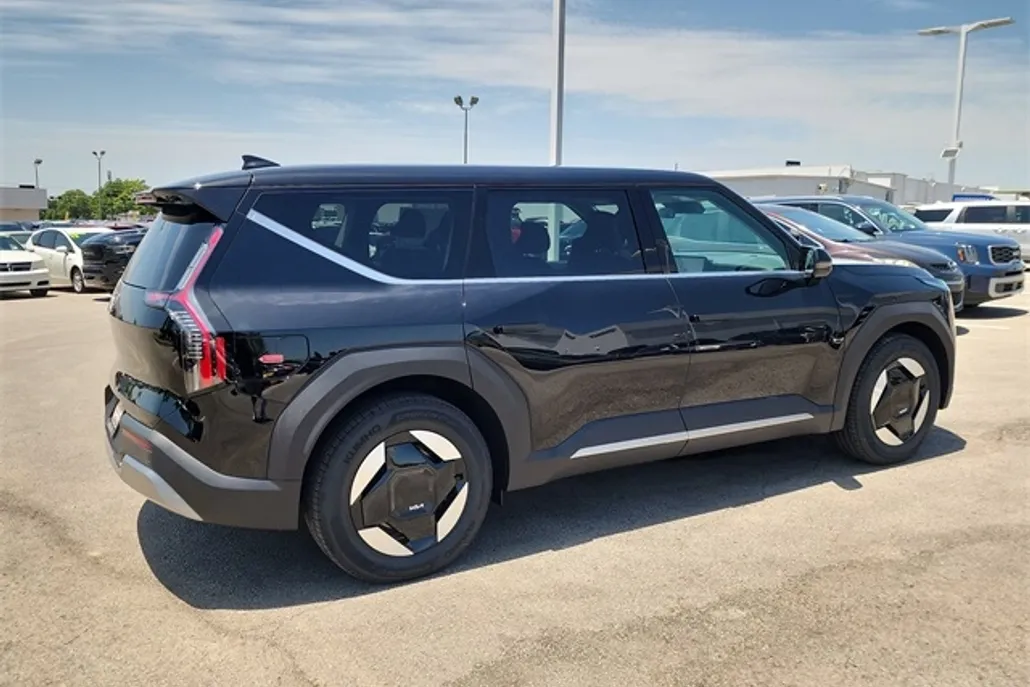 2026 Kia EV9 Light Long Range photo 1
