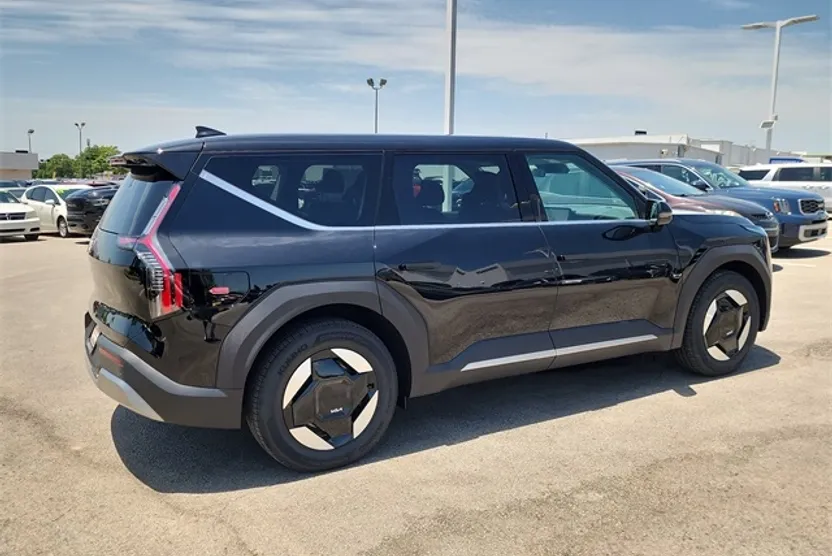 2026 Kia EV9 Light Long Range photo 1