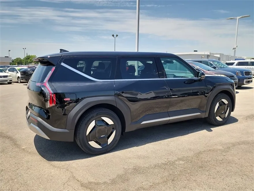 2026 Kia EV9 Light Long Range photo 1