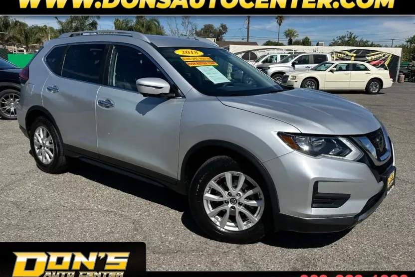 2018 Nissan Rogue SV photo 1