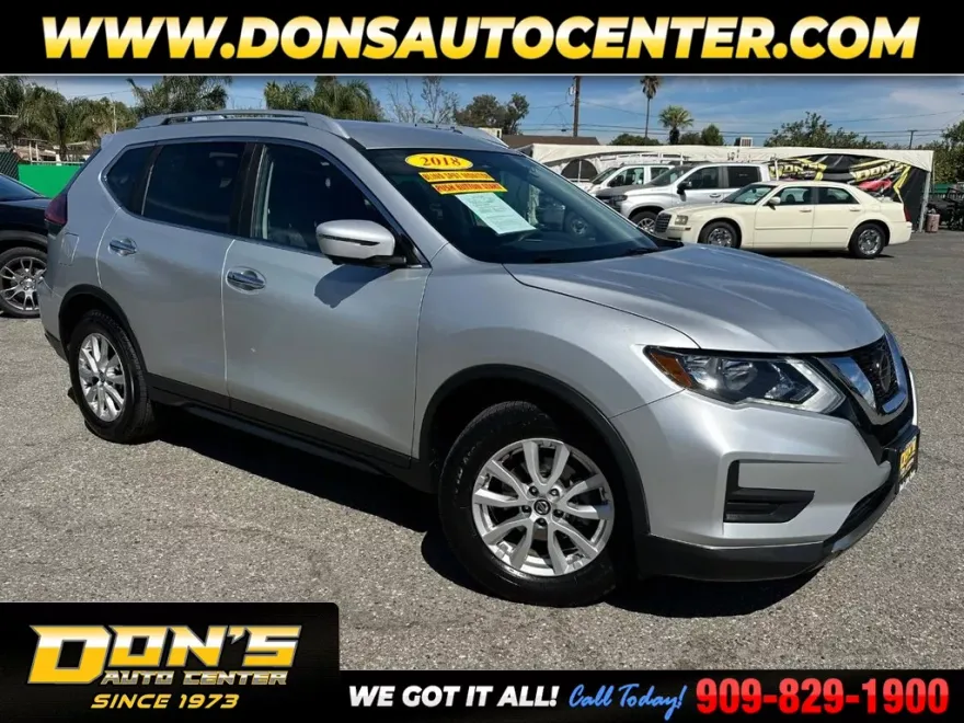 2018 Nissan Rogue SV photo 1