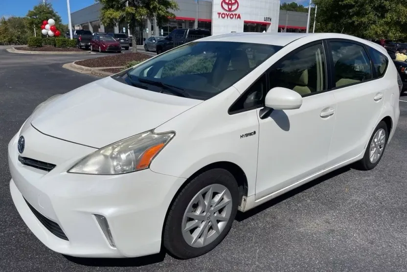 2013 Toyota Prius V Five photo 1
