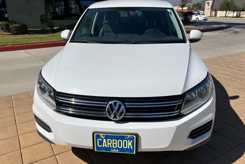 2014 Volkswagen Tiguan SE photo 1
