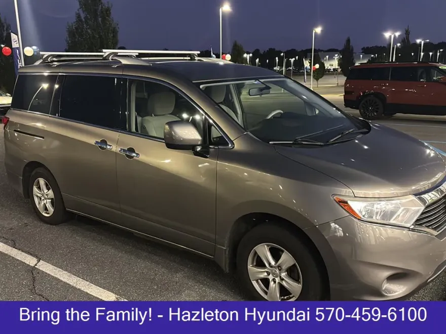 2015 Nissan Quest SV photo 1
