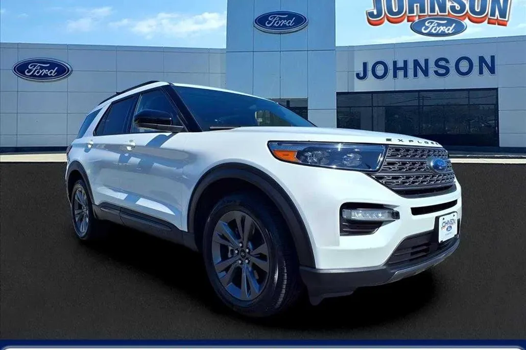 2022 Ford Explorer XLT photo 1