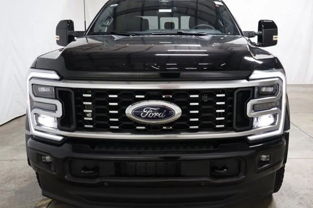 2026 Ford F-450 Platinum photo 1