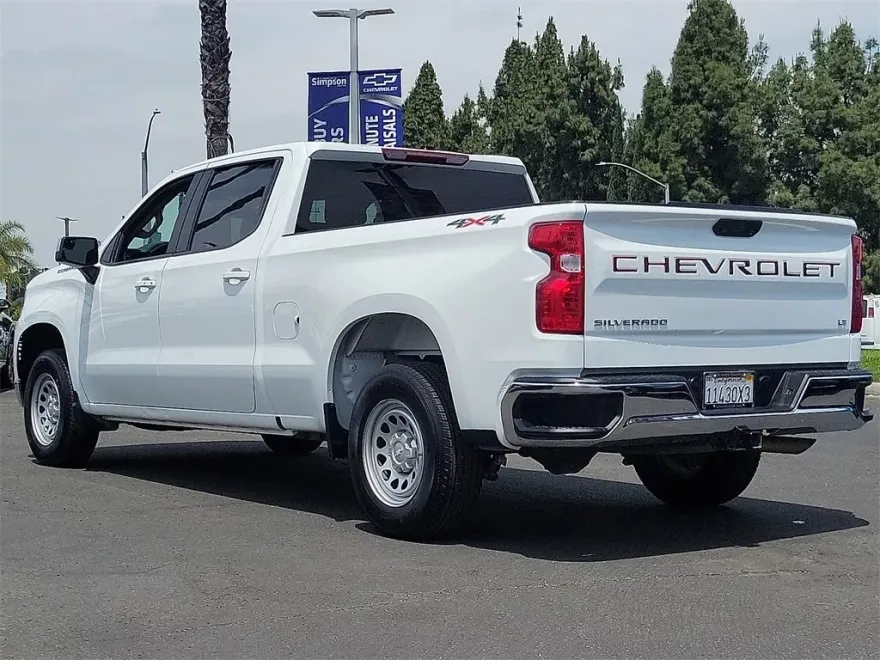 2024 Chevrolet Silverado 1500 LT photo 1