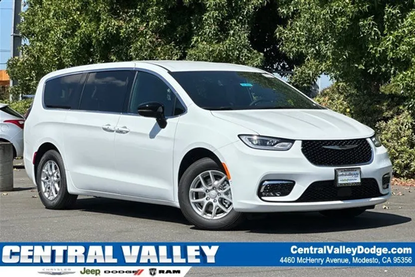 2026 Chrysler Pacifica photo 1