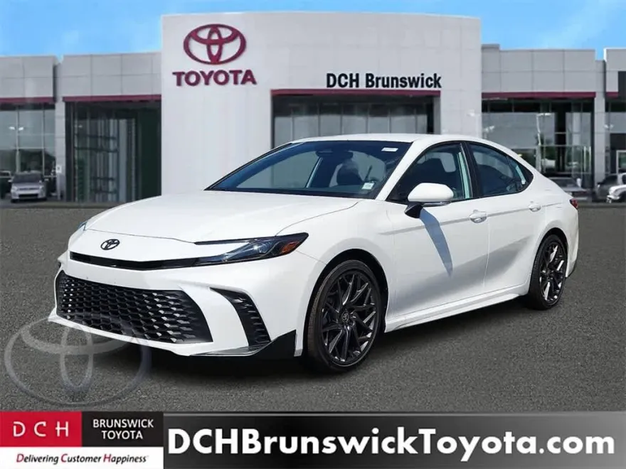 2025 Toyota Camry SE photo 1