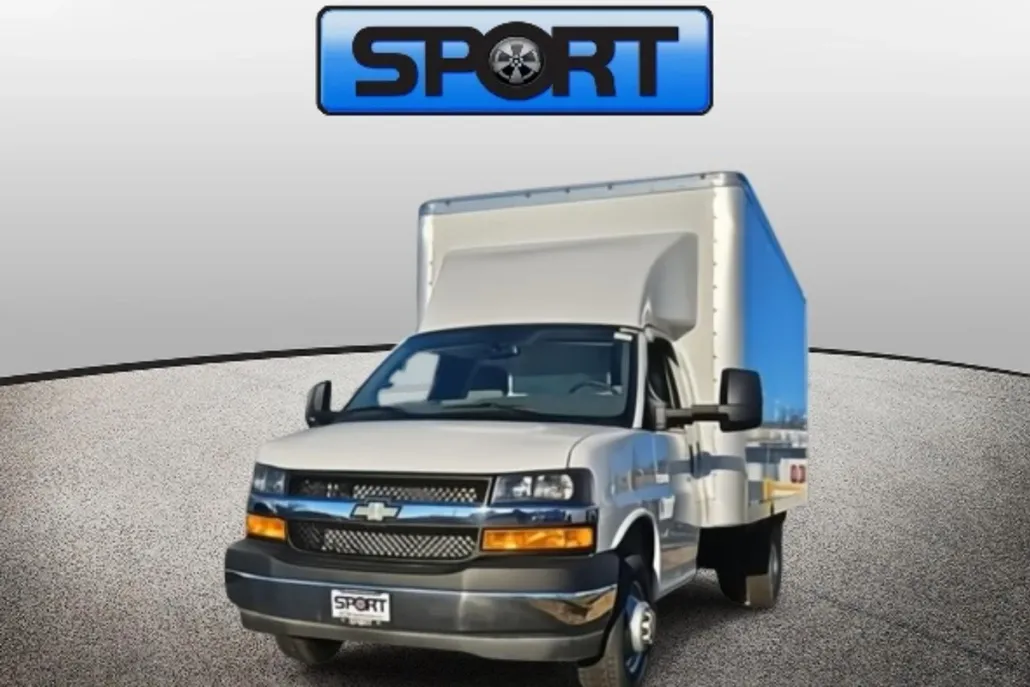 2024 Chevrolet Express Cutaway 3500 photo 1