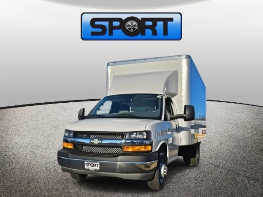 2024 Chevrolet Express Cutaway 3500 photo 1