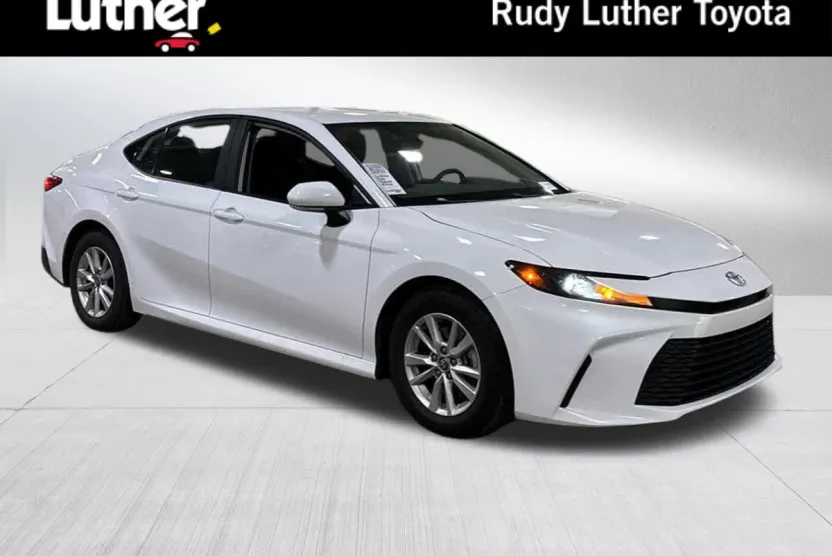 2025 Toyota Camry LE photo 1