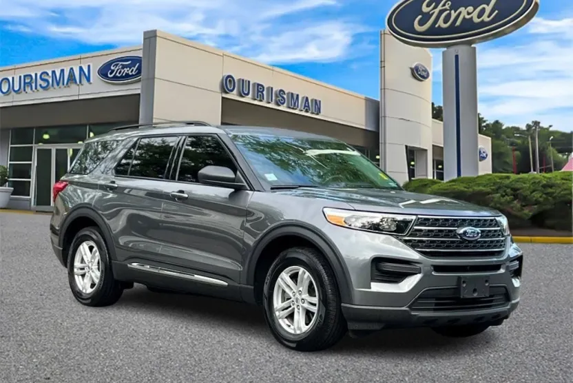 2023 Ford Explorer XLT photo 1