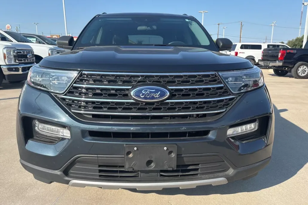 2023 Ford Explorer XLT photo 1