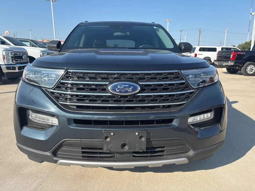 2023 Ford Explorer XLT photo 1