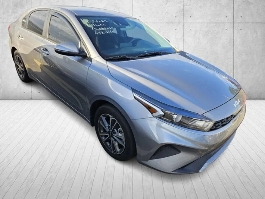 2023 Kia Forte LXS photo 1