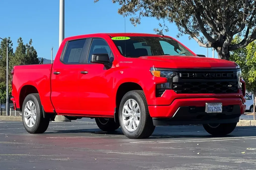 2025 Chevrolet Silverado 1500 Custom photo 1