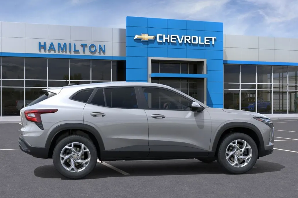2025 Chevrolet Trax LS photo 1