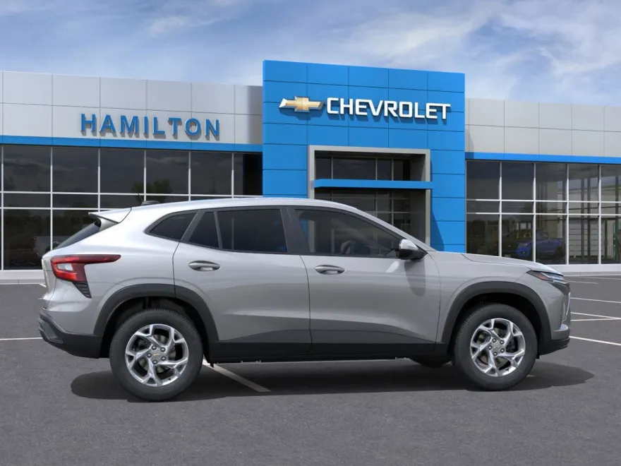2025 Chevrolet Trax LS photo 1
