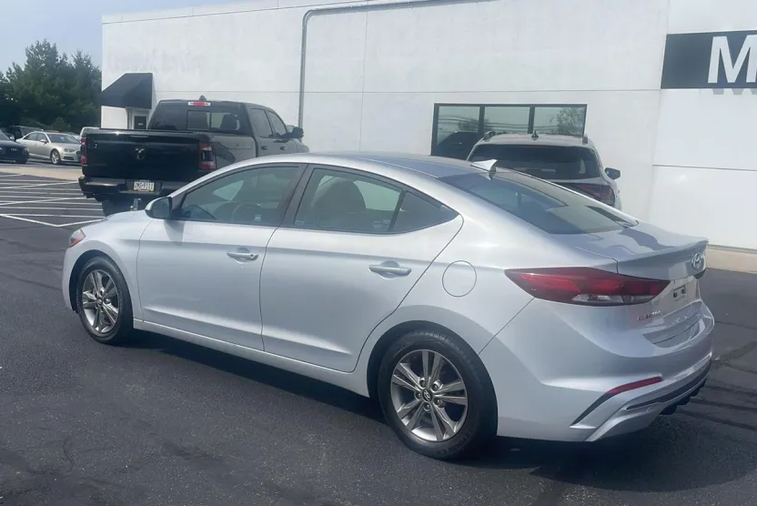 2017 Hyundai Elantra SE Tech Limited photo 1