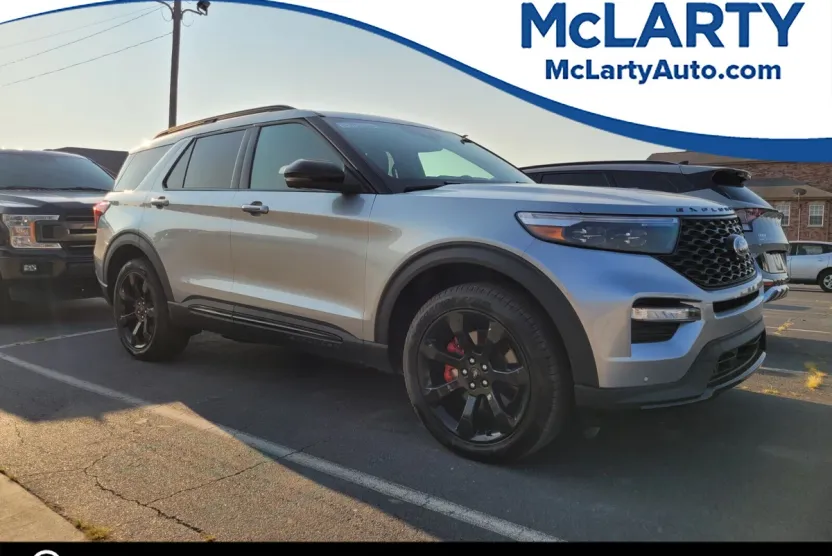 2023 Ford Explorer ST photo 1