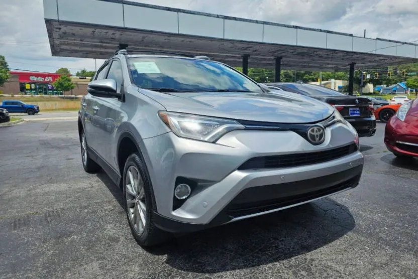 2017 Toyota RAV4 Limited photo 1