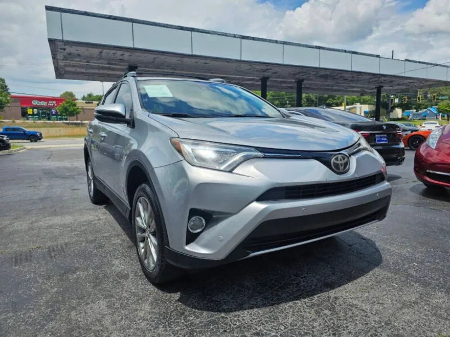 2017 Toyota RAV4 Limited photo 1