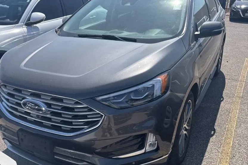 2019 Ford Edge Titanium photo 1