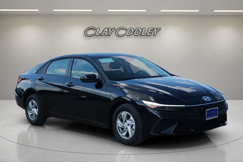 2025 Hyundai Elantra SE photo 1