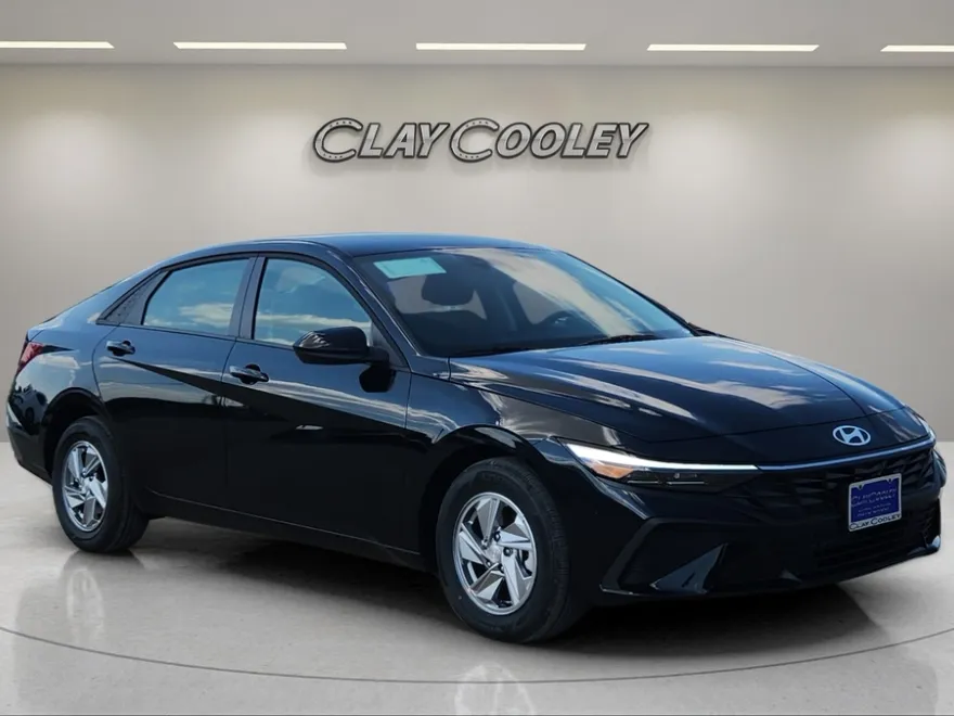 2025 Hyundai Elantra SE photo 1