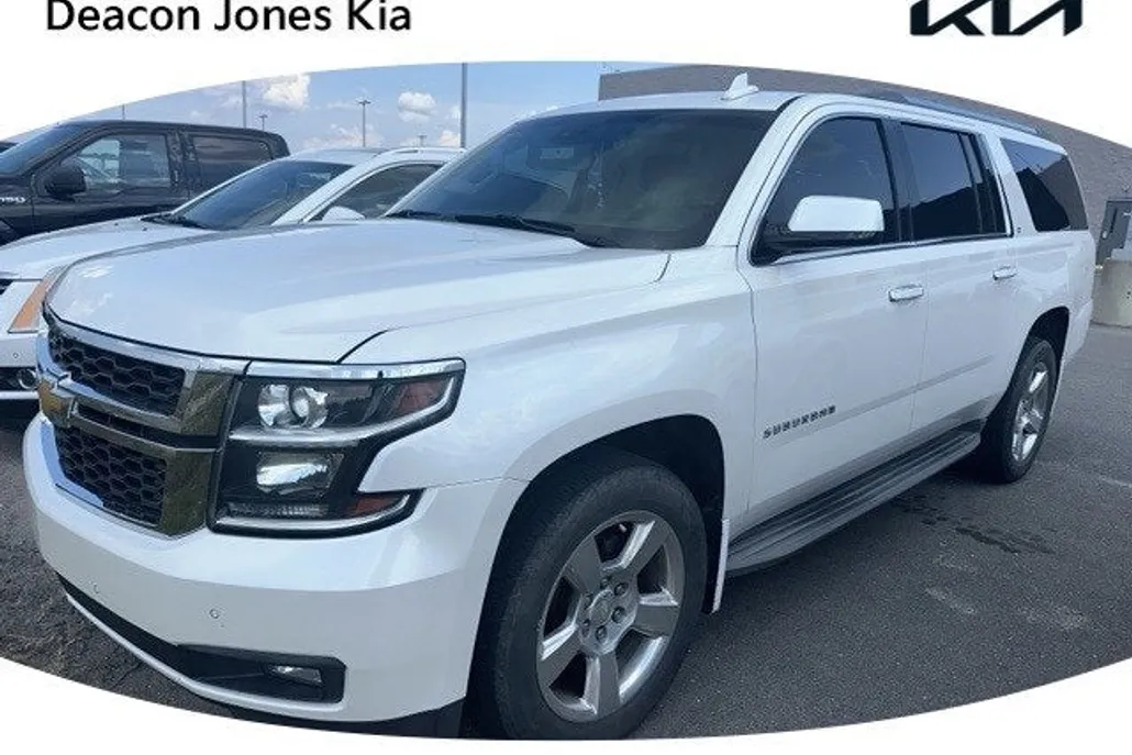 2016 Chevrolet Suburban LT photo 1