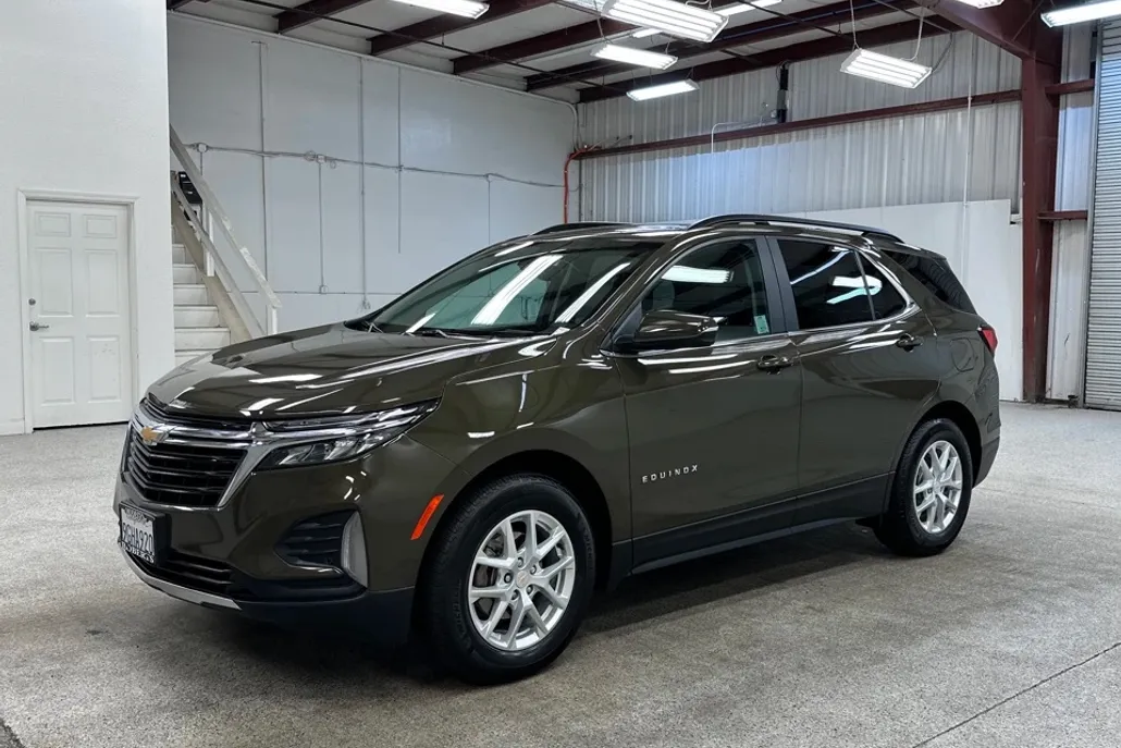 2023 Chevrolet Equinox LS photo 1