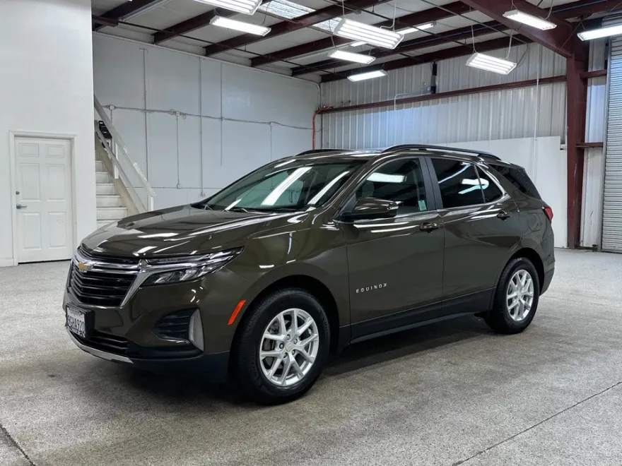 2023 Chevrolet Equinox LS photo 1