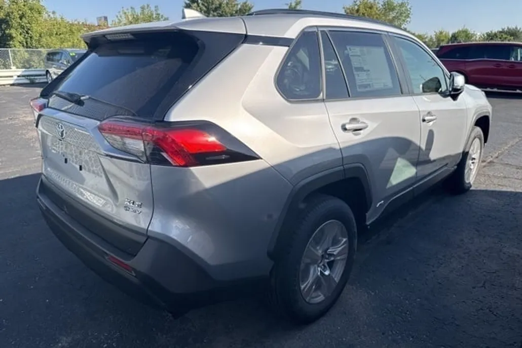 2025 Toyota RAV4 Hybrid XLE photo 1