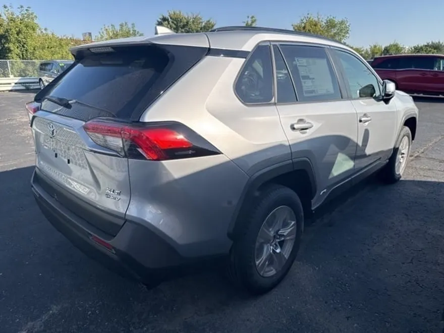 2025 Toyota RAV4 Hybrid XLE photo 1