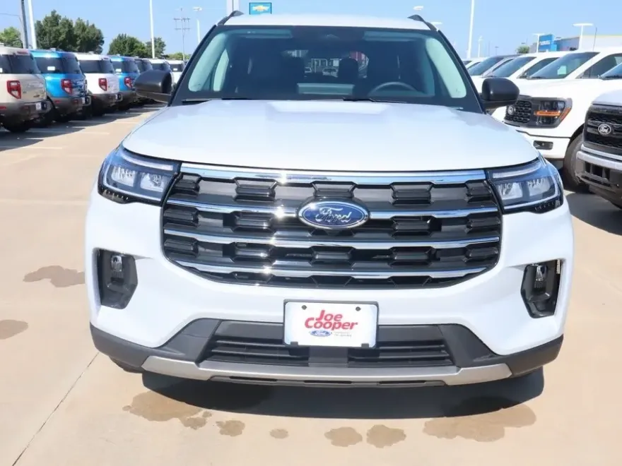 2025 Ford Explorer photo 1