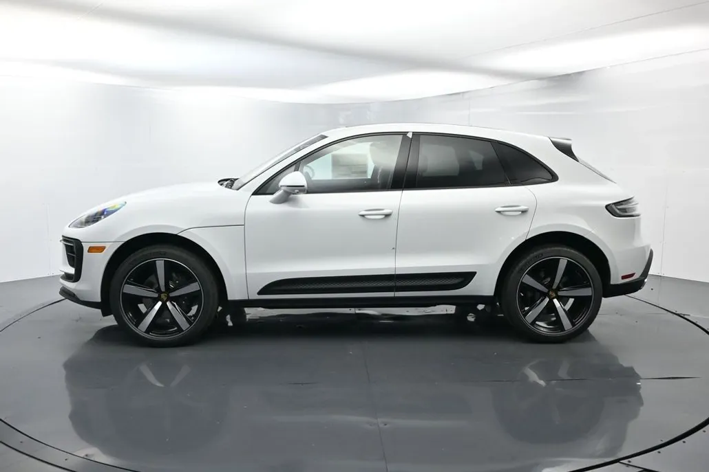 2026 Porsche Macan T photo 1